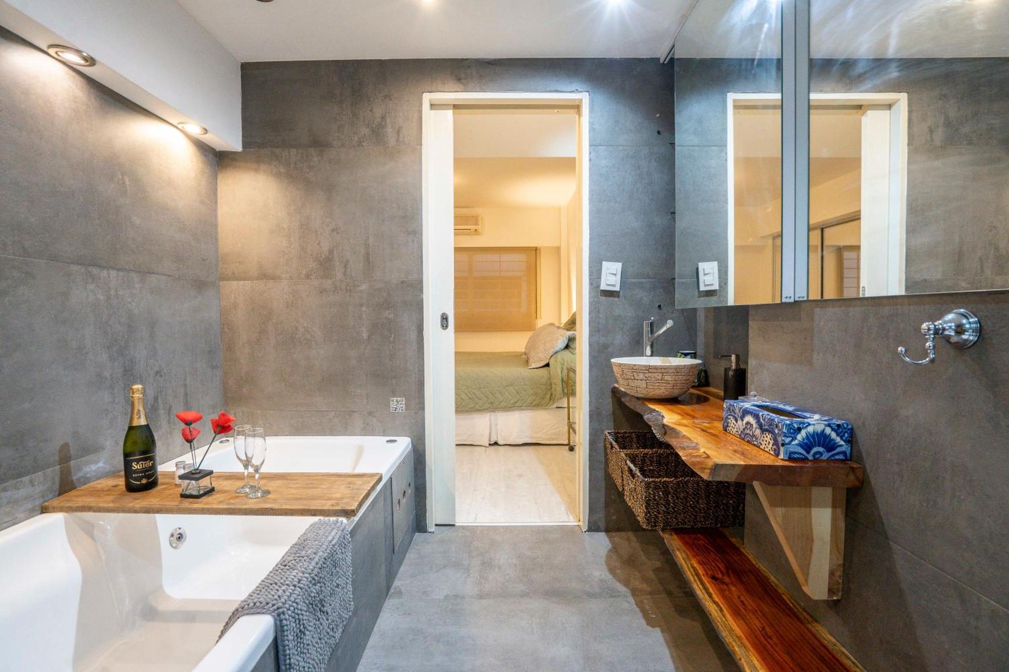 Apartamento Lujoso Con Jacuzzi, 140m2 Ideal Para Familias Grandes En Retiro