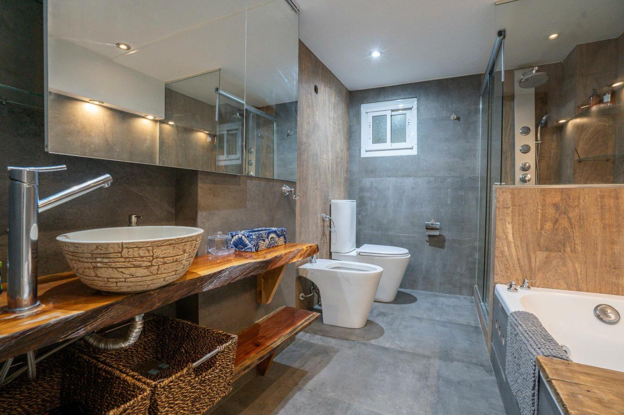 Lujoso Con Jacuzzi, 140m2 Ideal Para Familias Grandes En Retiro Apartamento Buenos Aires