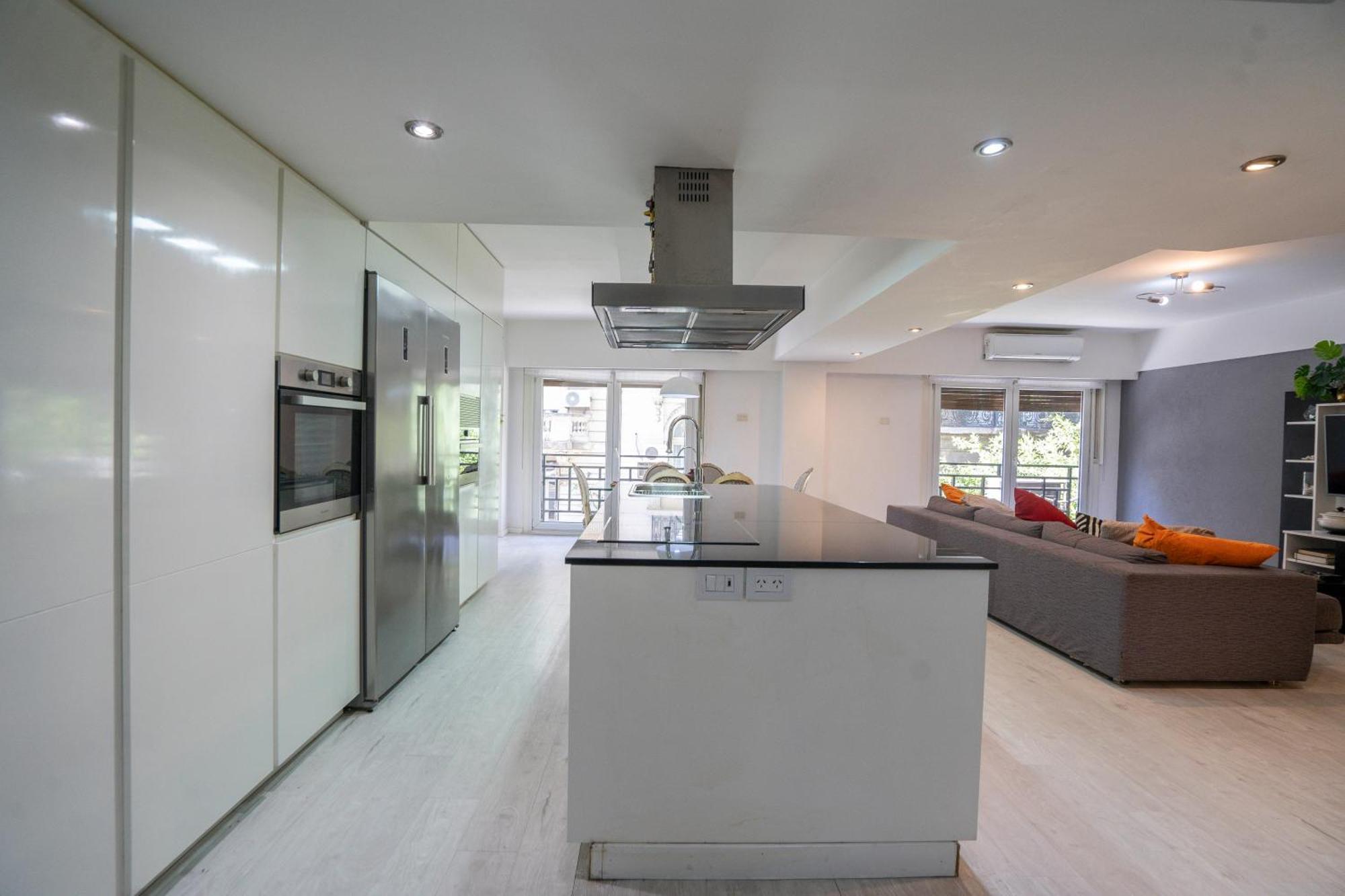 Apartamento Lujoso Con Jacuzzi, 140m2 Ideal Para Familias Grandes En Retiro