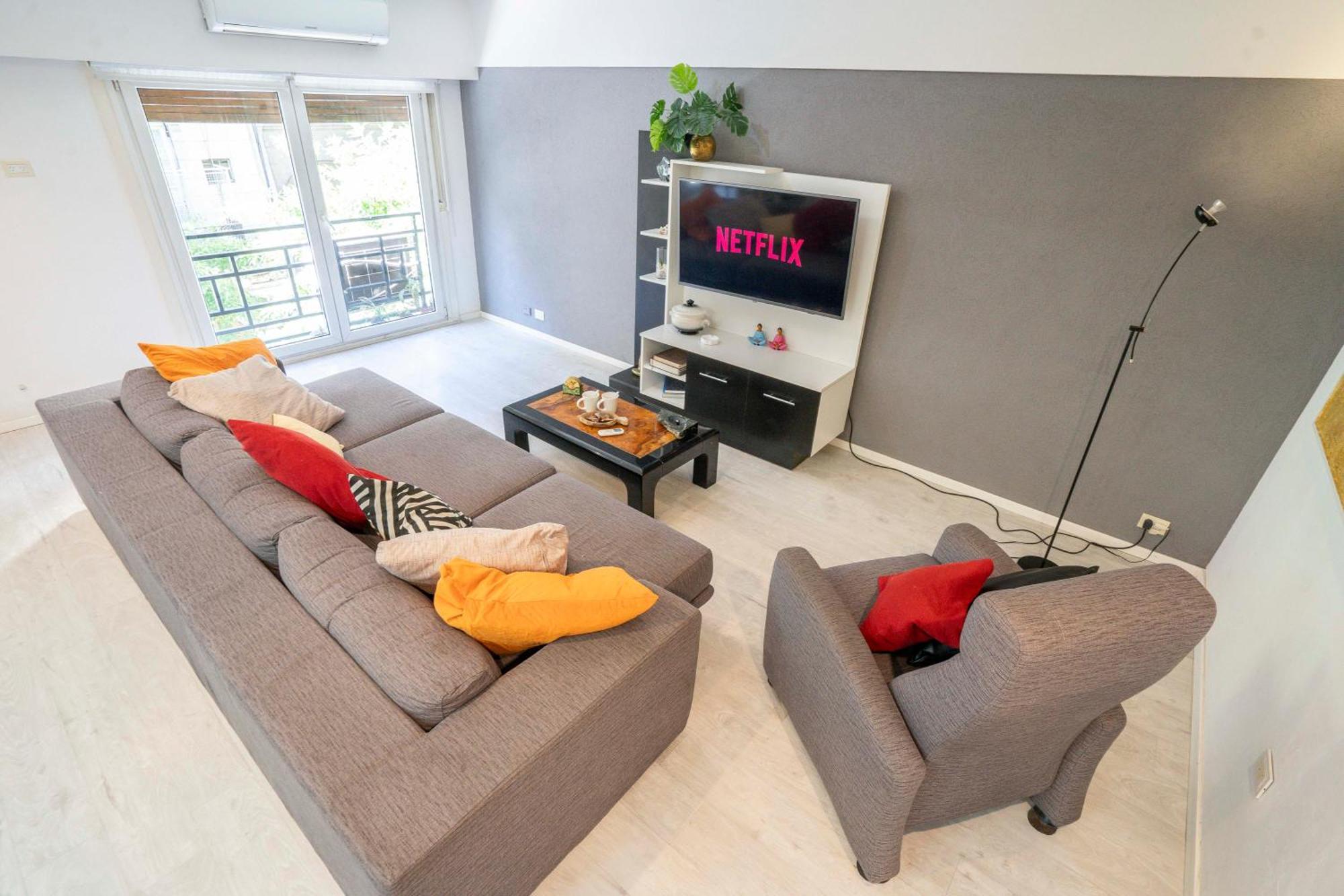 Lujoso Con Jacuzzi, 140m2 Ideal Para Familias Grandes En Retiro Apartamento *