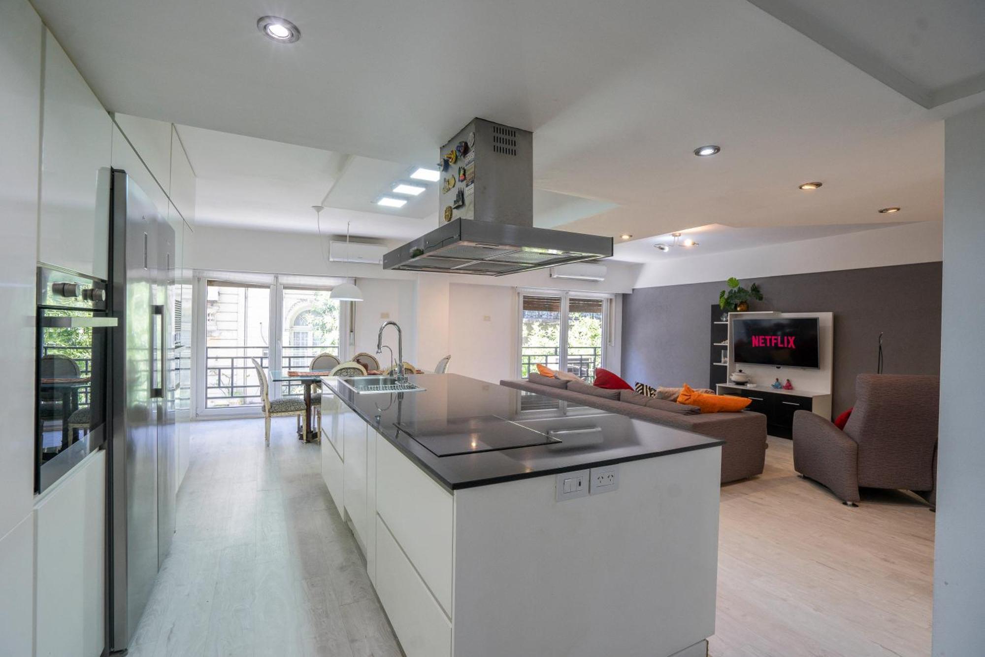 Apartamento Lujoso Con Jacuzzi, 140m2 Ideal Para Familias Grandes En Retiro *