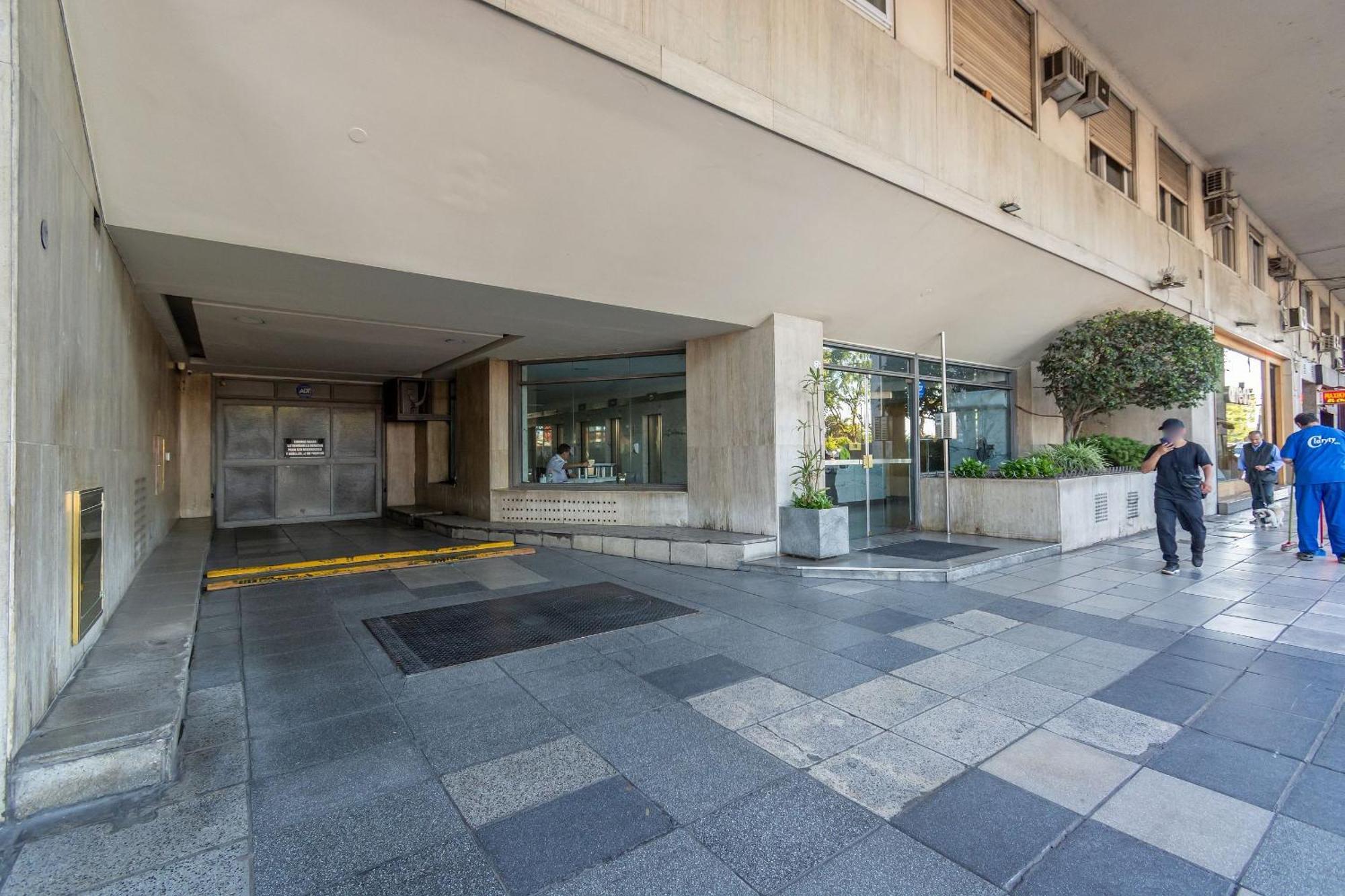 Impecable Estudio En Retiro, En Av. Libertador
