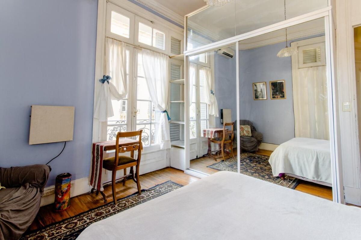 Habitación en casa particular Residencia Sarandi, Grades Cuartos Privados En