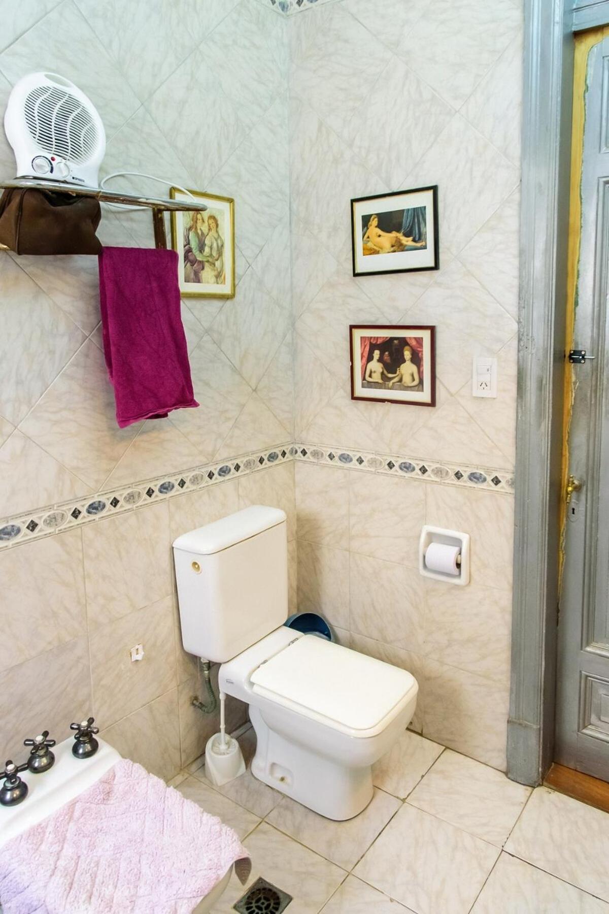 Residencia Sarandi, Grades Cuartos Privados En Habitación en casa particular *