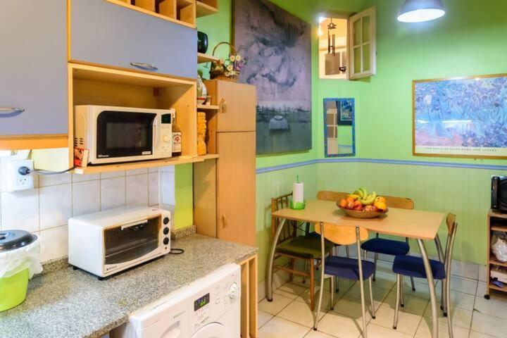 Habitación en casa particular Residencia Sarandi, Grades Cuartos Privados En *