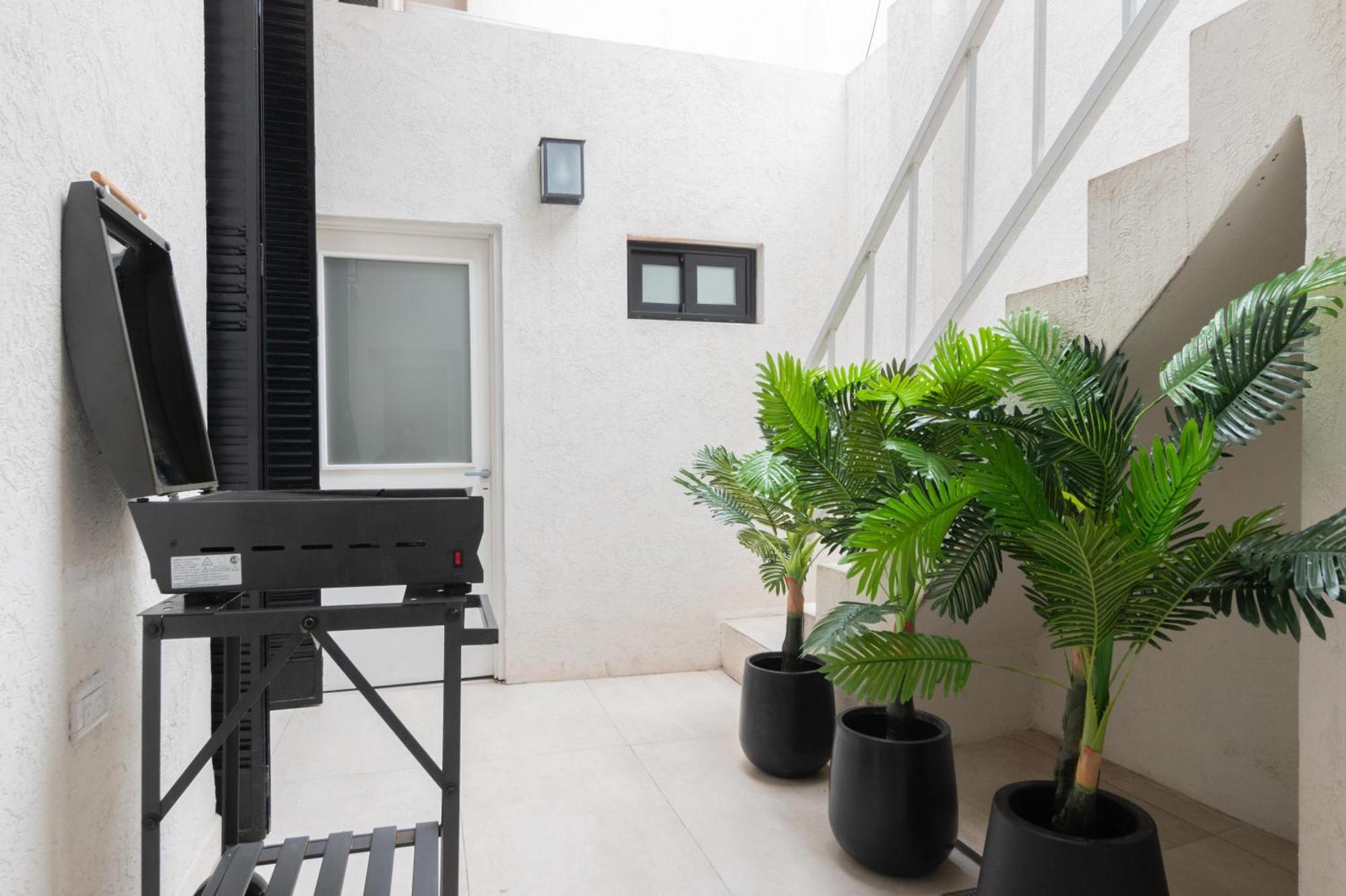 Fliphaus Salvador 5800 'b' 3 Bd Pool & Bbq *