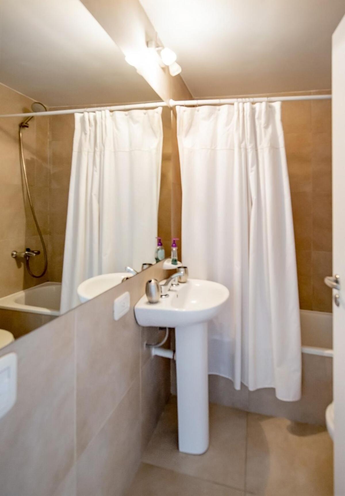 Luxury 1 Bedroom Canitas! Fast Wi-fi! Pool !