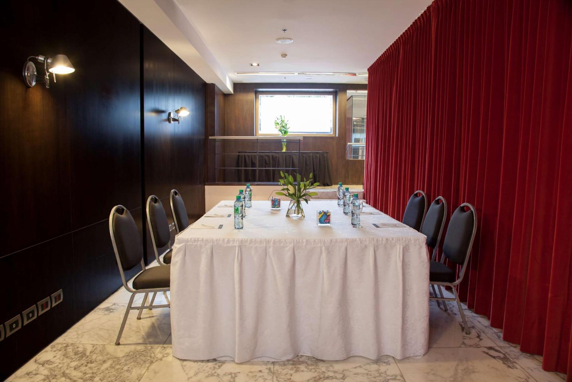 Hotel Nh Tango 4*