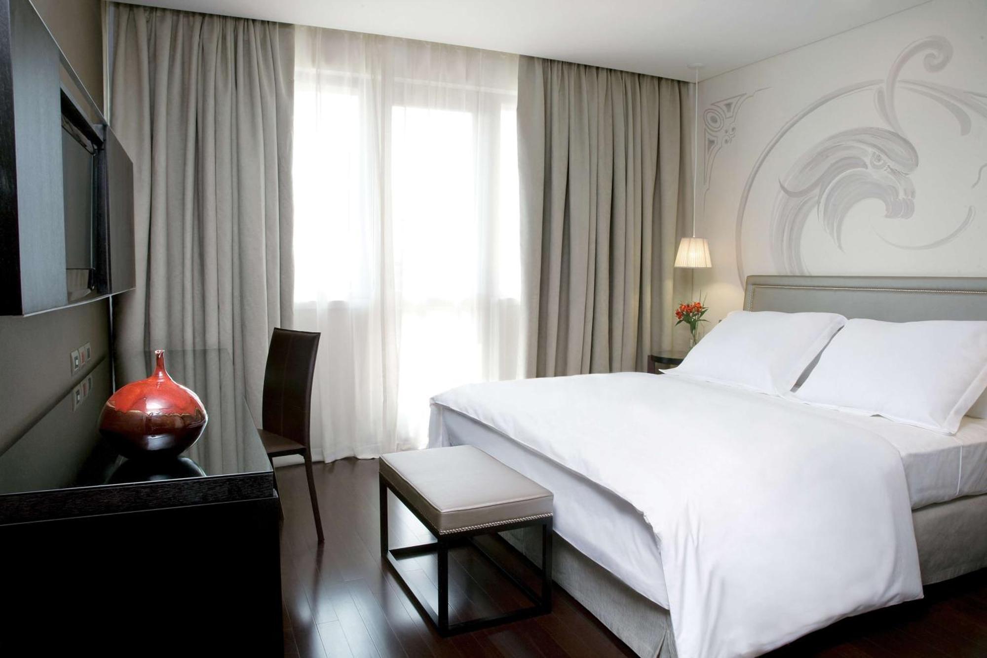 Nh Tango Hotel 4*