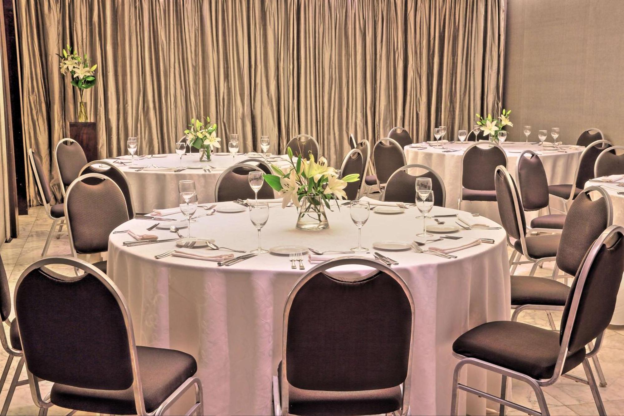 Nh Tango Hotel 4*