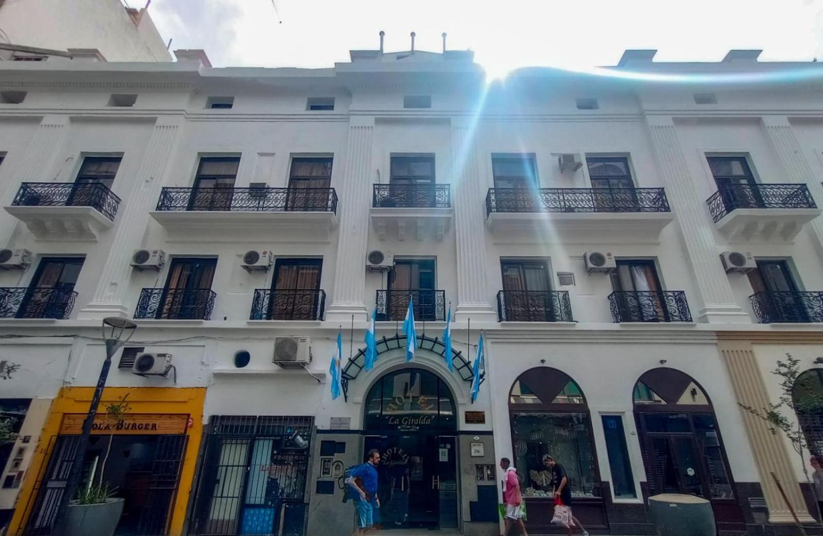 La Giralda Hotel *