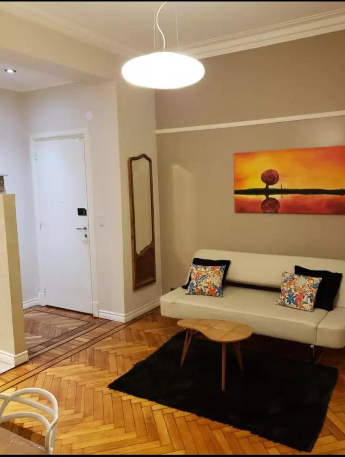 Ambiente Amplio Luminoso Y Calido Apartamento