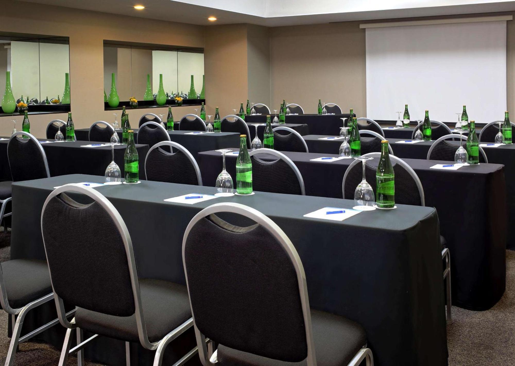 Nh 9 De Julio Hotel