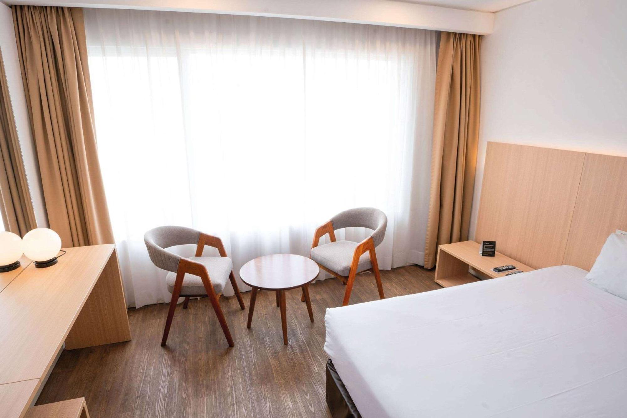 Hotel Dazzler By Wyndham Palermo