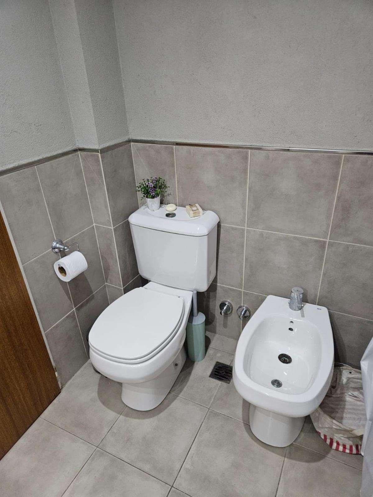 Apartamento Encantador Y Acogedor Con Balcon En Almagro - Gran Ubicacion