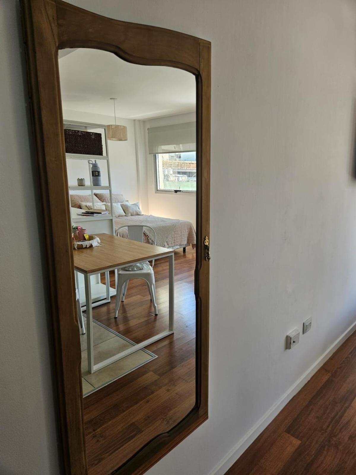 Encantador Y Acogedor Con Balcon En Almagro - Gran Ubicacion Apartamento *