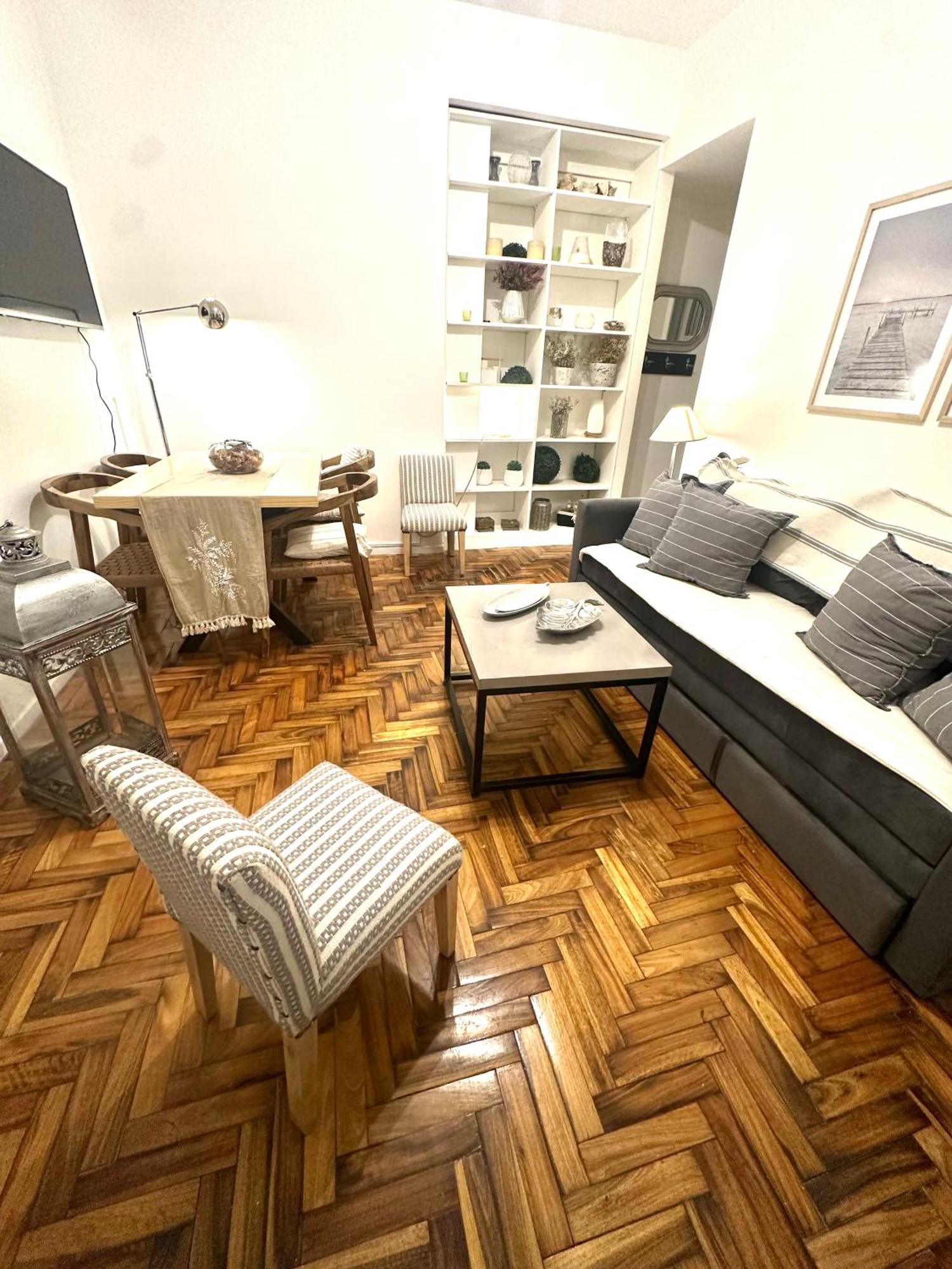 Arenales Y Talcahuano * Ciudad Autónoma de Buenos Aires