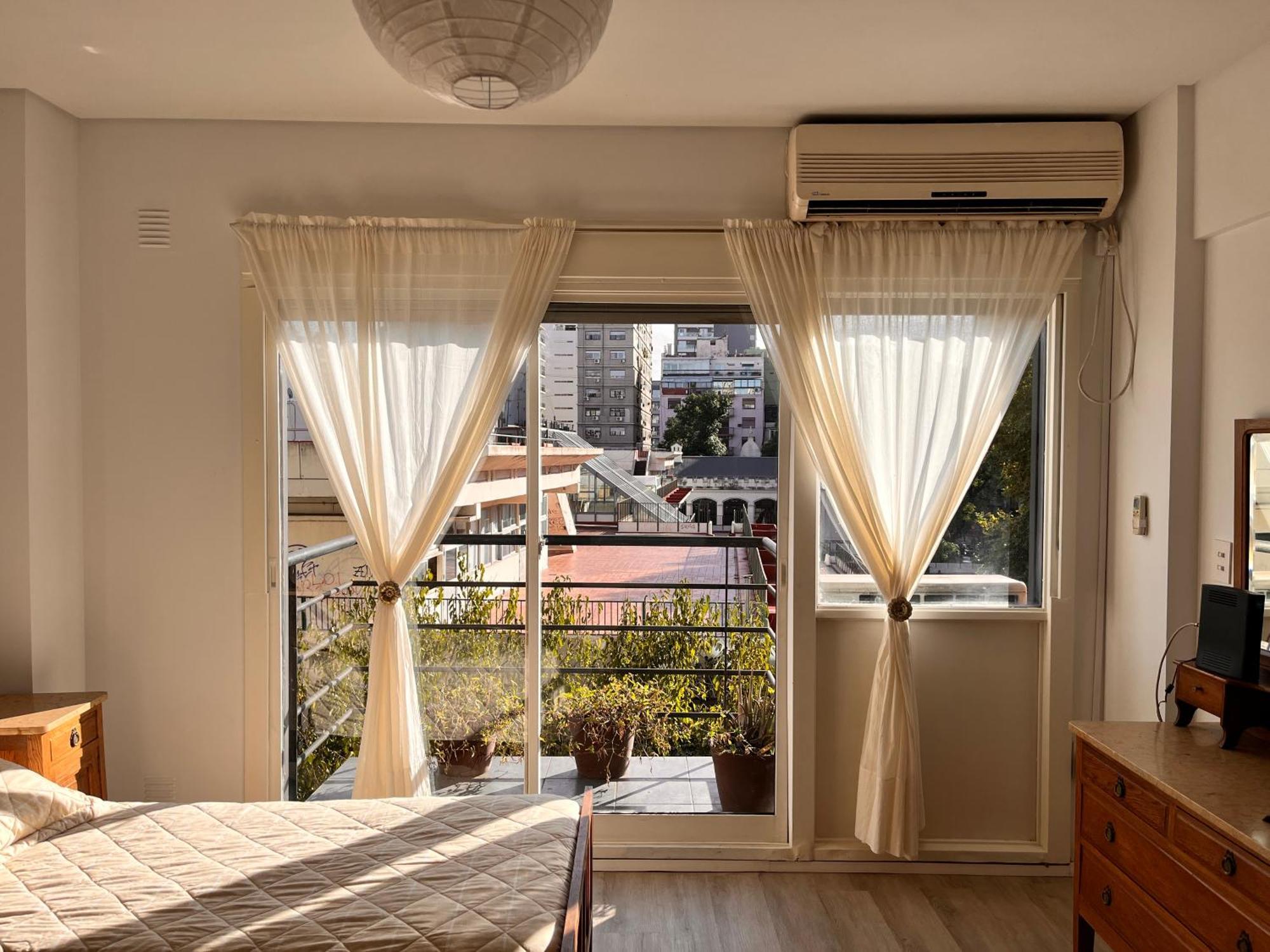 Apartamento Calido Y Amplio En Recoleta A 100mts Av Cordoba Y Callao
