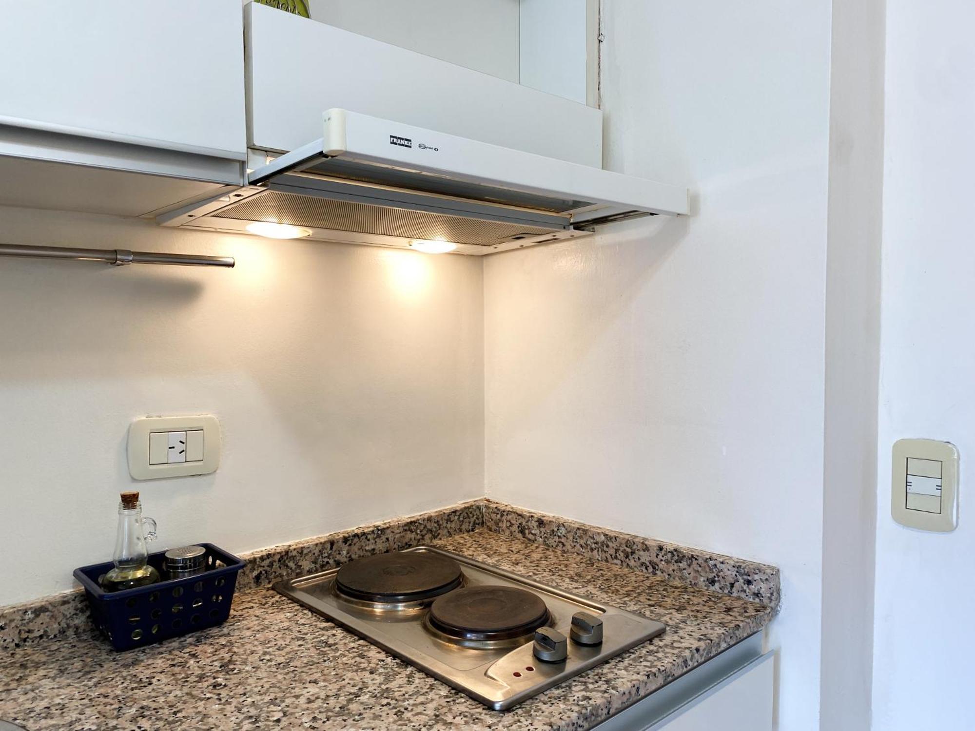 En El Centro, Con Balcon Y Laundry, Cerca Del Subte Buenos Aires