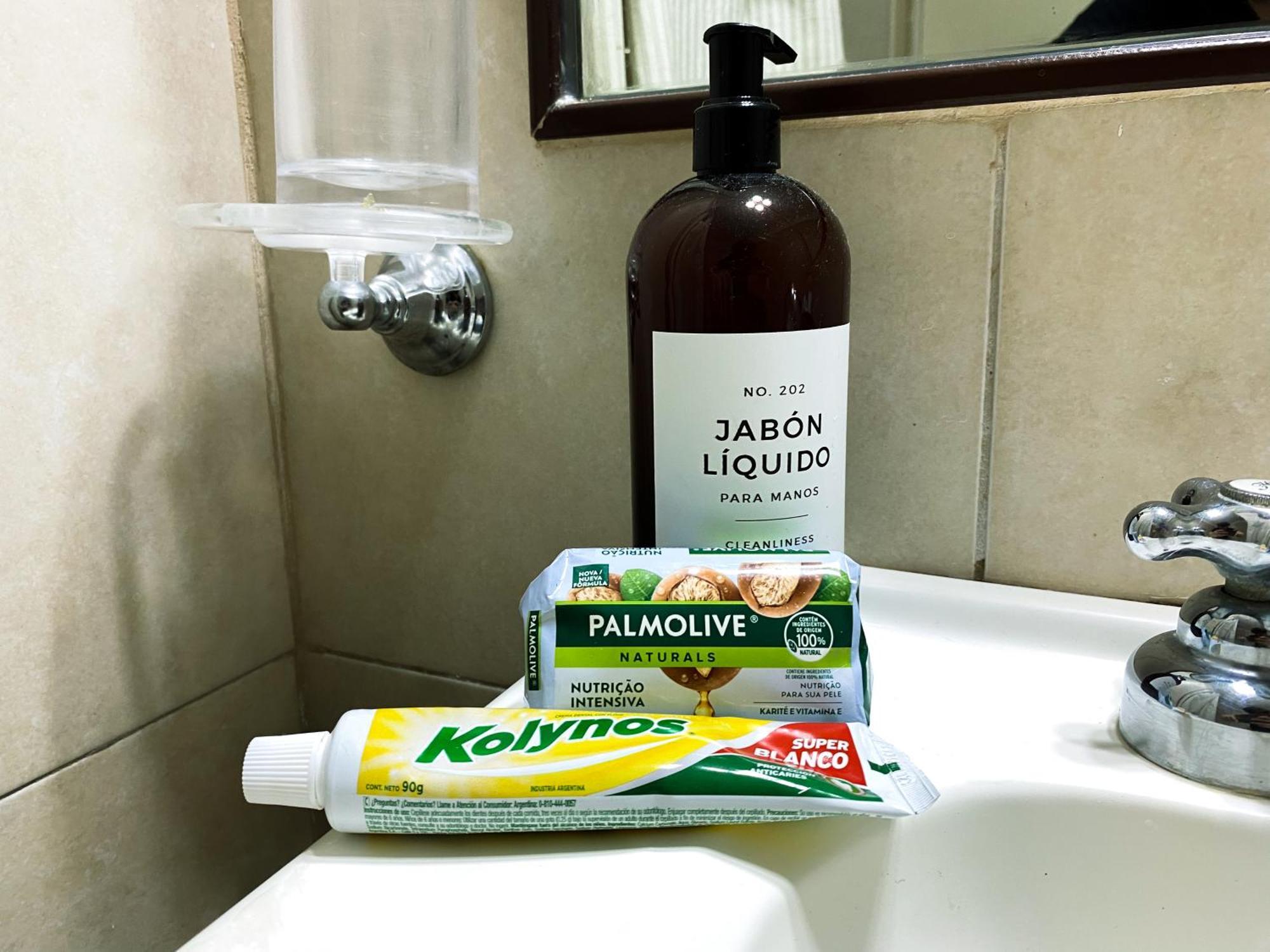 En El Centro, Con Balcon Y Laundry, Cerca Del Subte Apartamento *