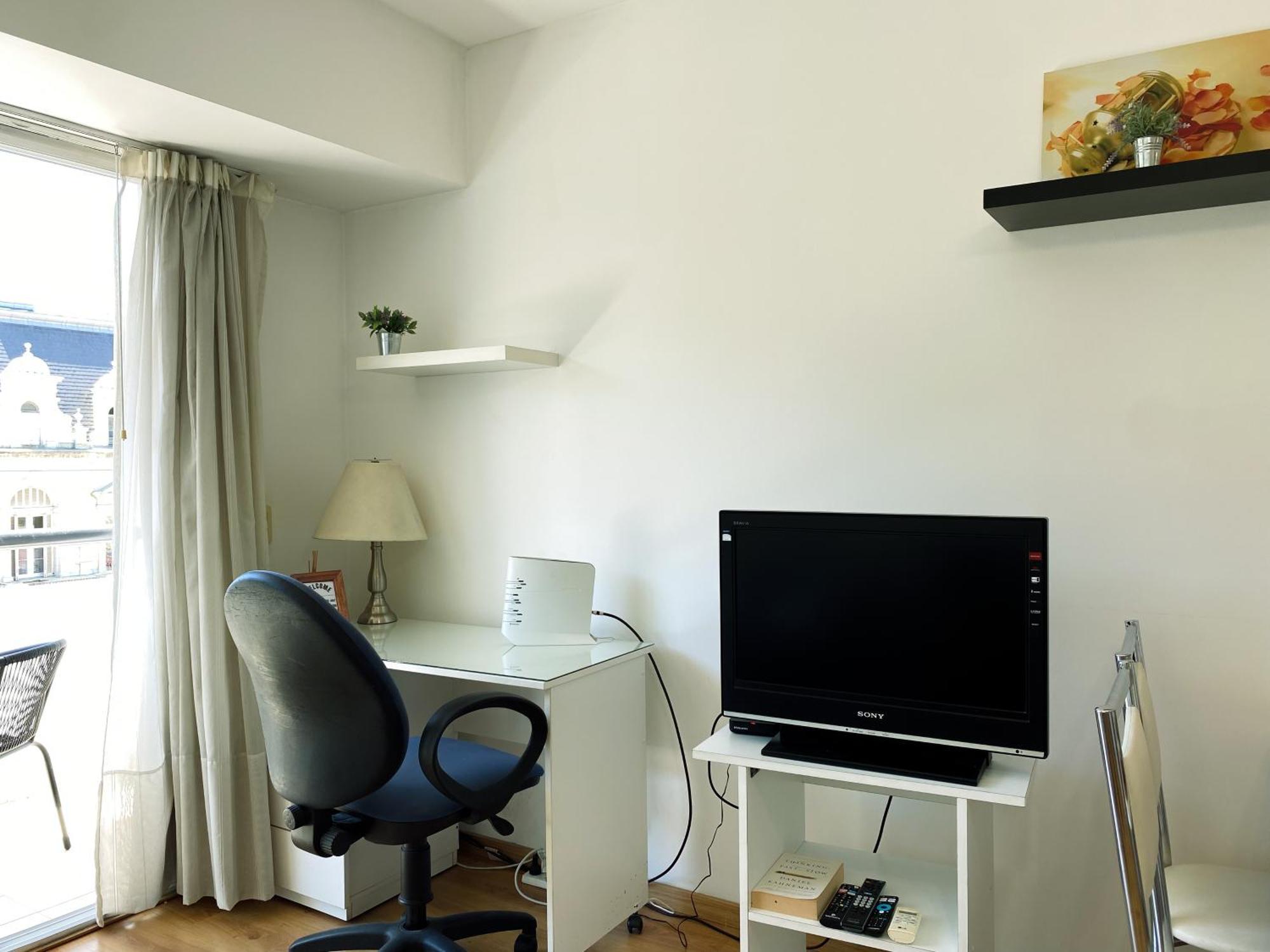 Apartamento En El Centro, Con Balcon Y Laundry, Cerca Del Subte Buenos Aires