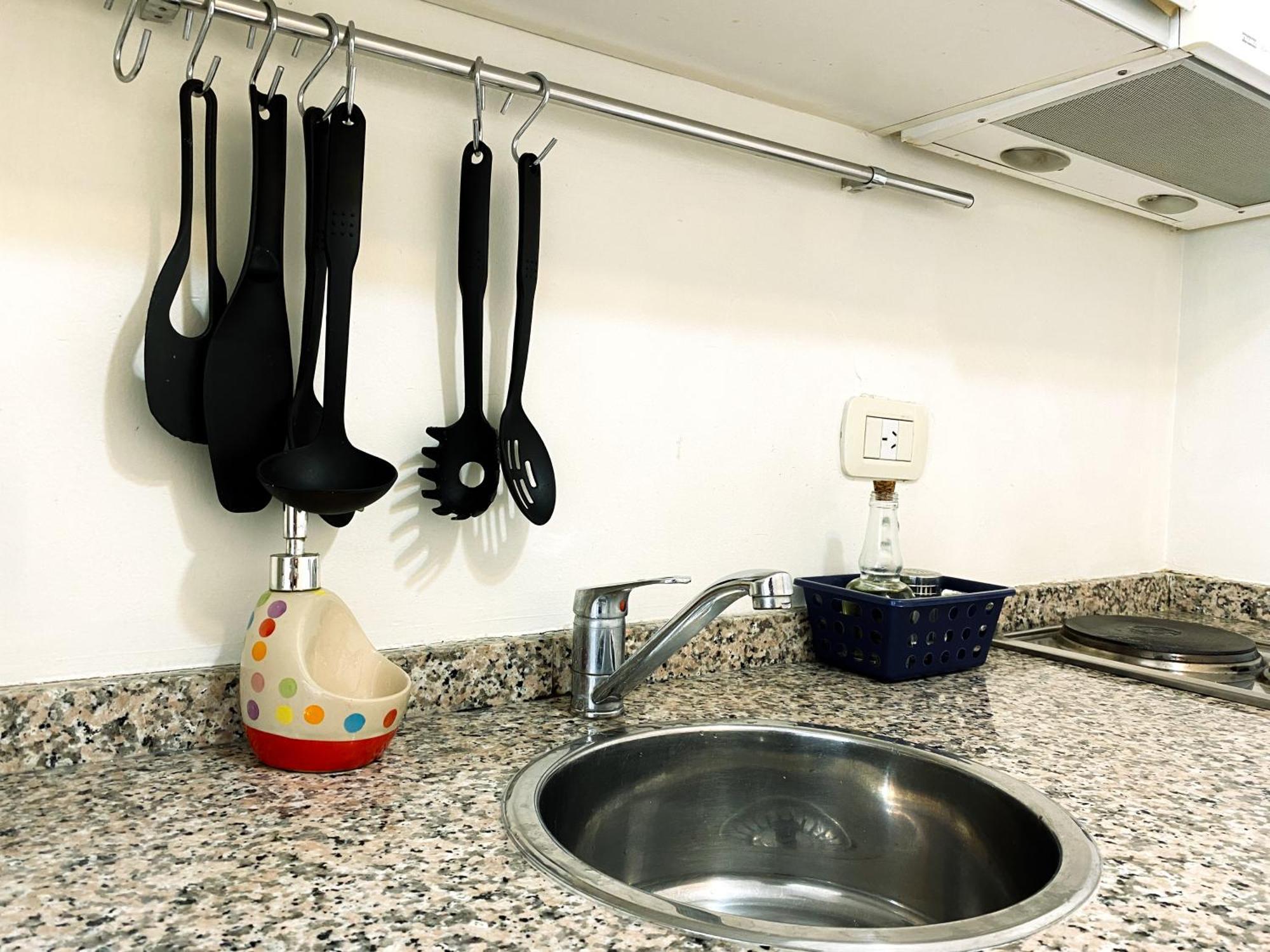 Apartamento En El Centro, Con Balcon Y Laundry, Cerca Del Subte Buenos Aires
