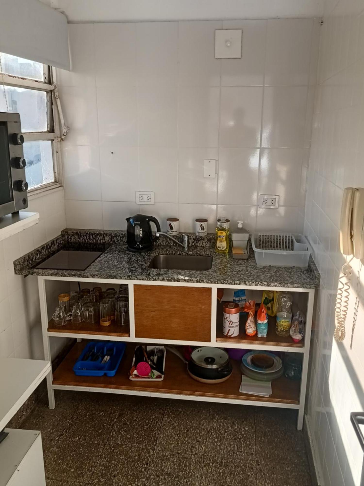 Apartamento 3 Ambientes Luminoso Con Vigilancia En Recoleta *