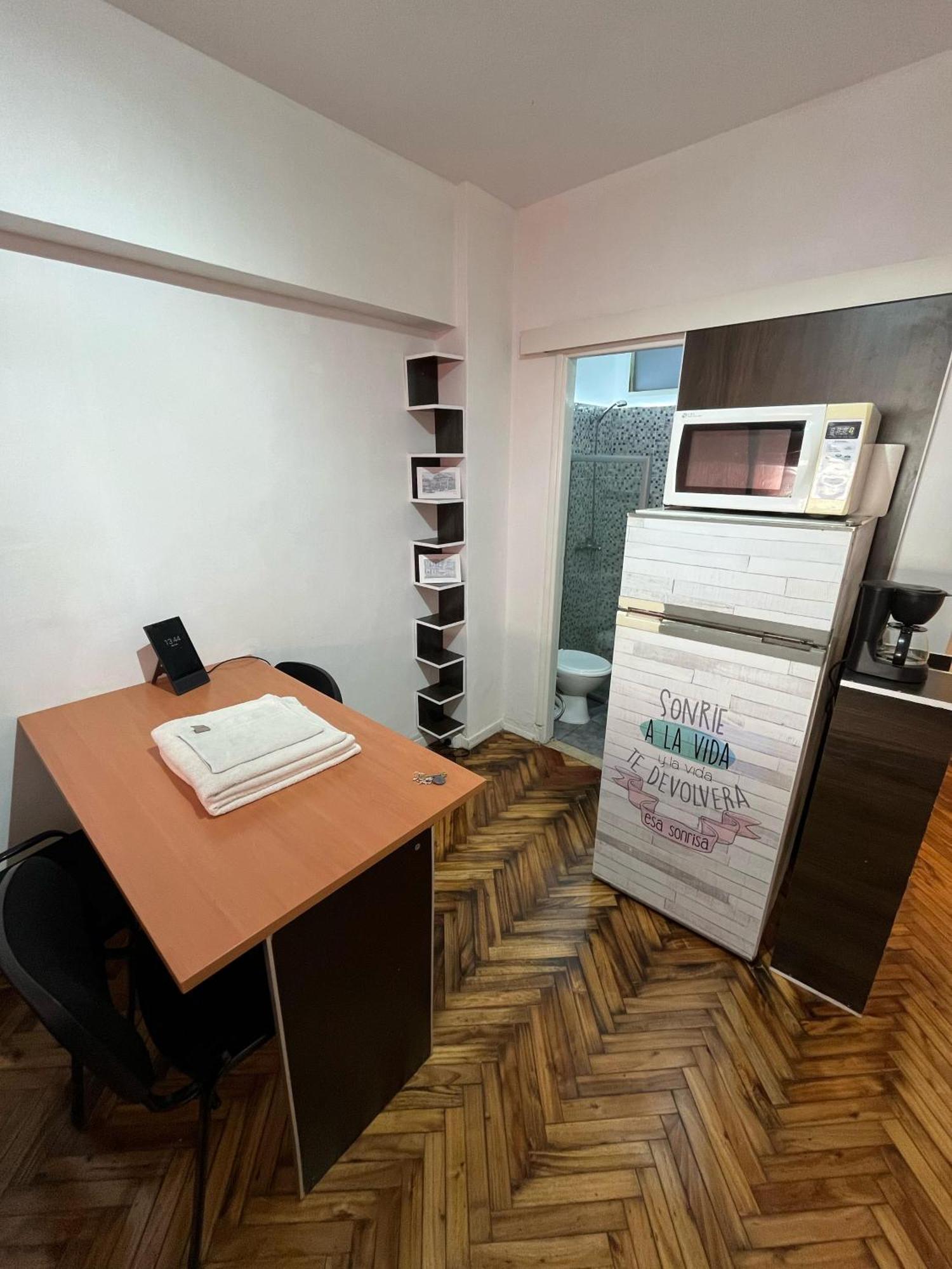 Quinto Piso A La Calle, Comodo, Equipado, Luminoso Y Bien Ubicado Apartamento
