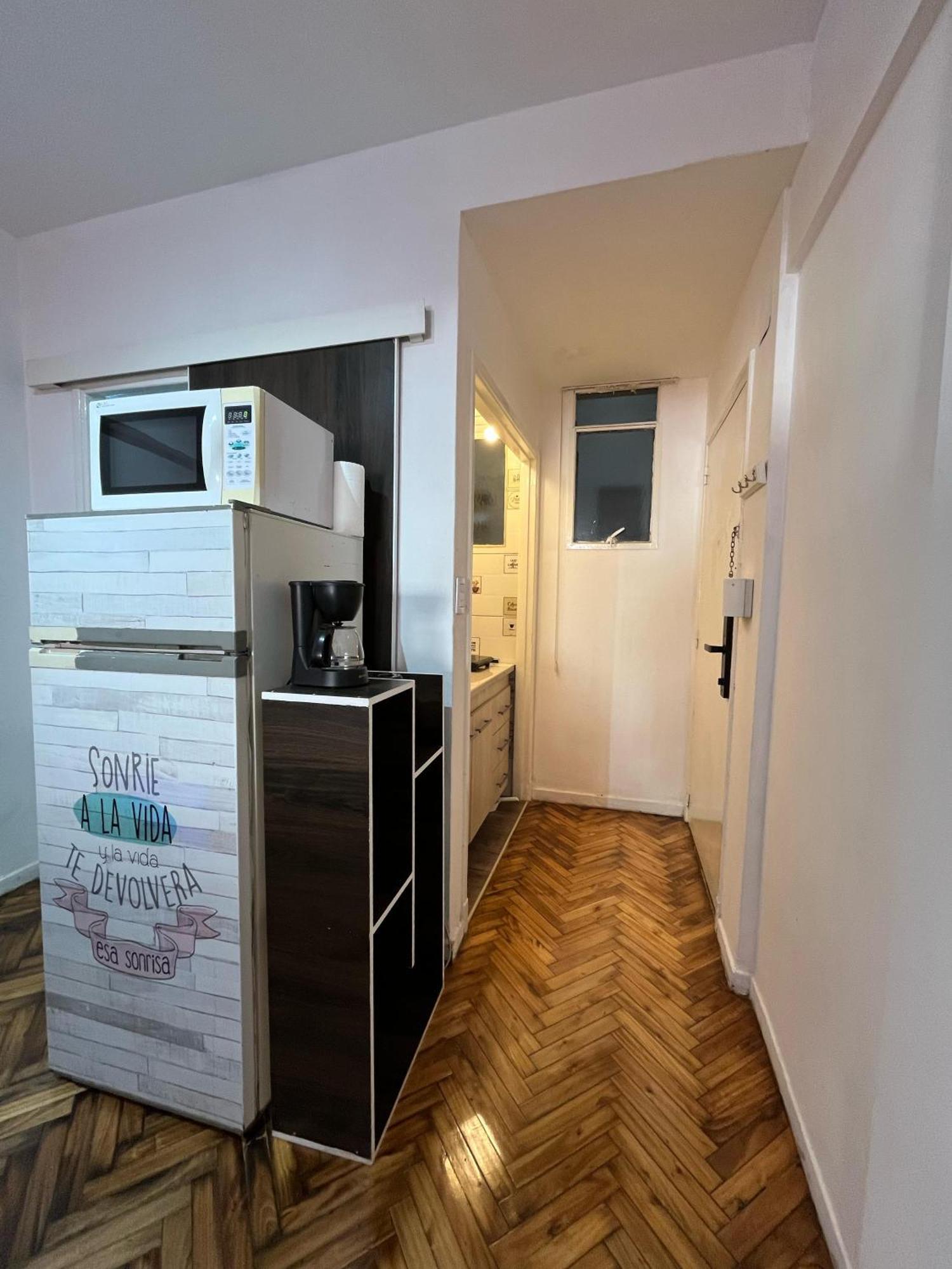 Quinto Piso A La Calle, Comodo, Equipado, Luminoso Y Bien Ubicado Apartment *