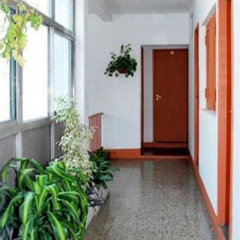 Mitre Hotel 2*