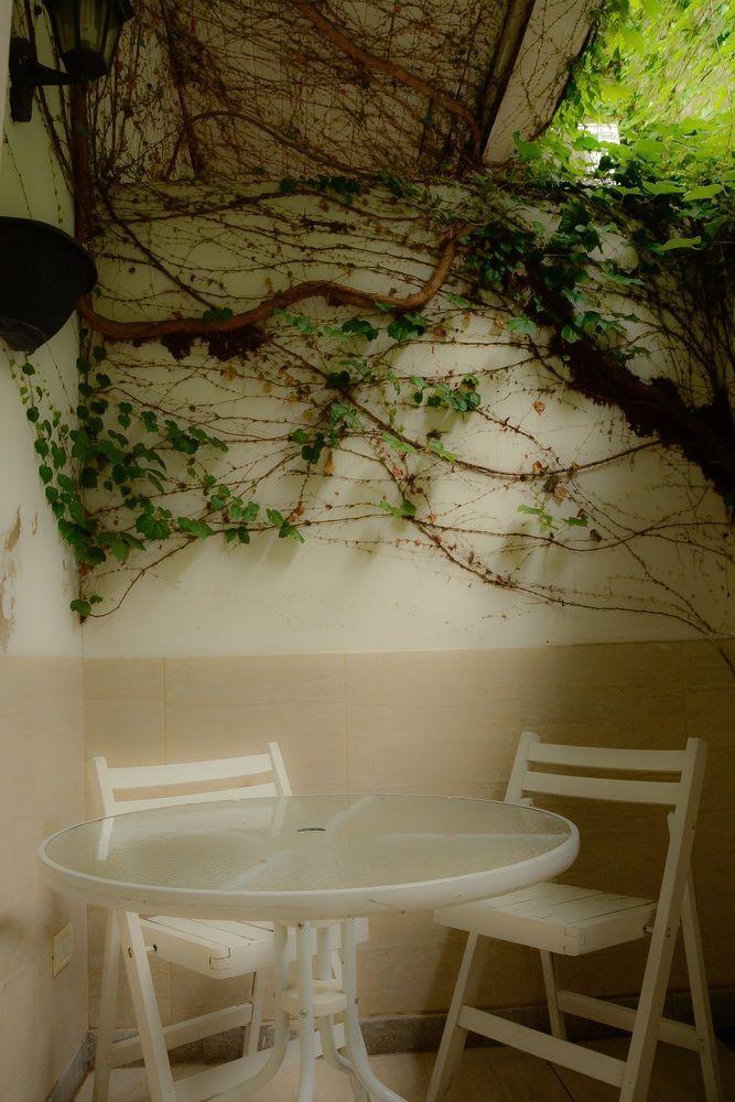 Simple & Charming