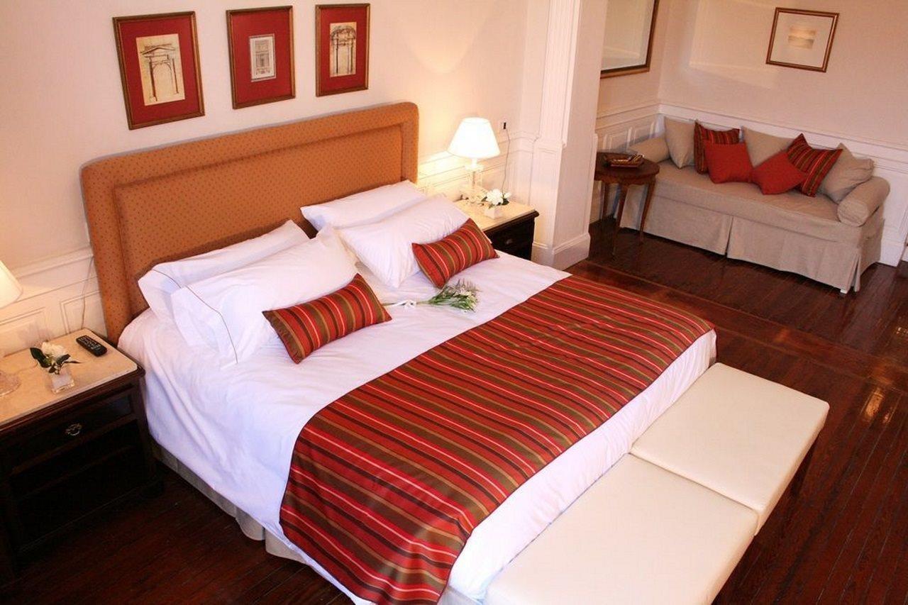 Hotel De La 3*