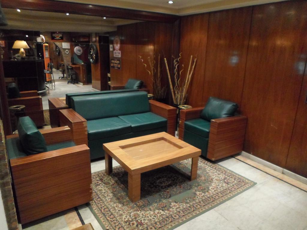 Promenade Hotel