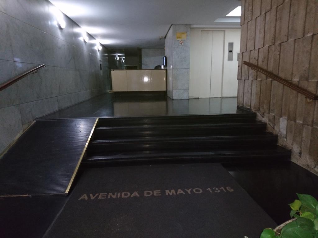 Avenida De Mayo 1316 Apartamento *