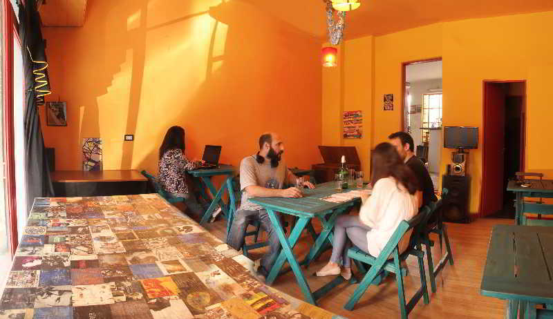 Play Soho Hostal *