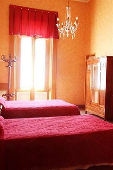 Reina Hotel