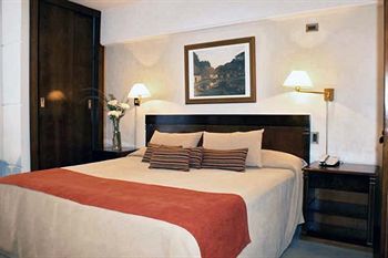 Reconquista Plaza 3*