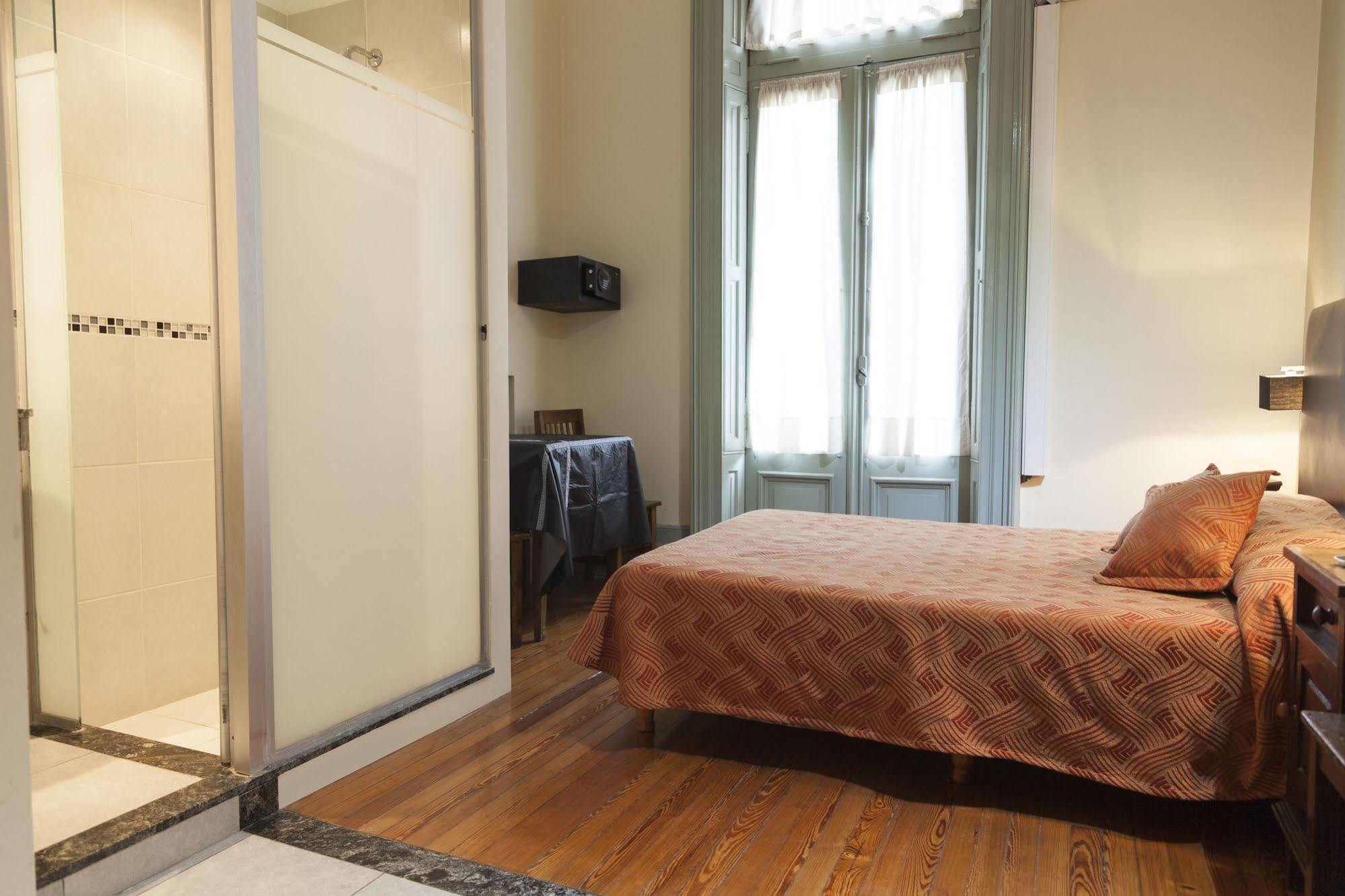 Reina Hotel 2*