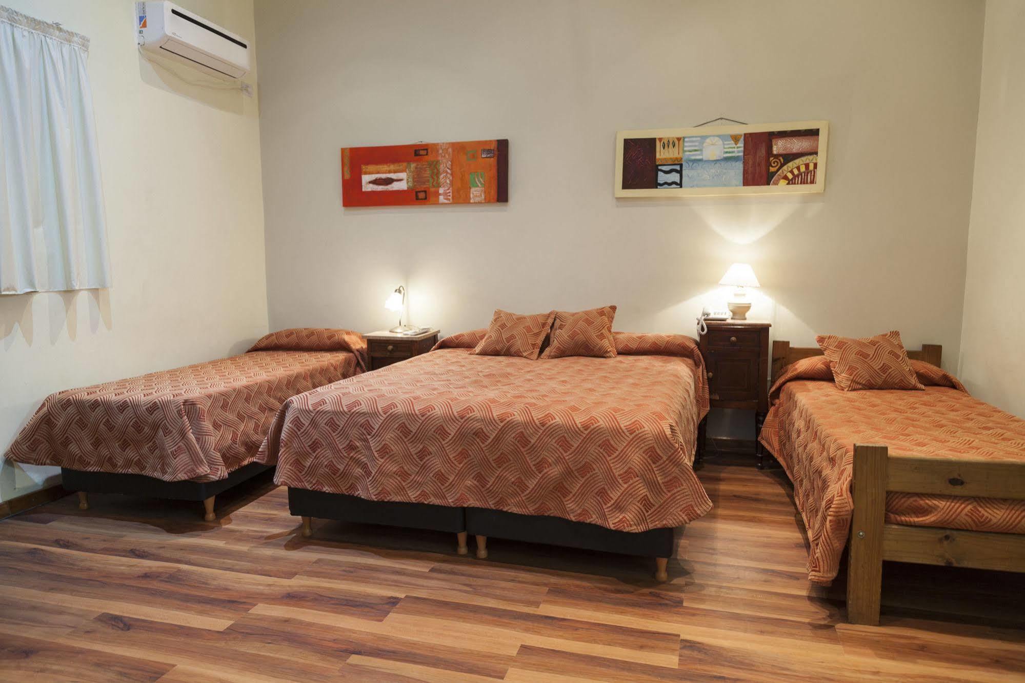 Reina Hotel 2*