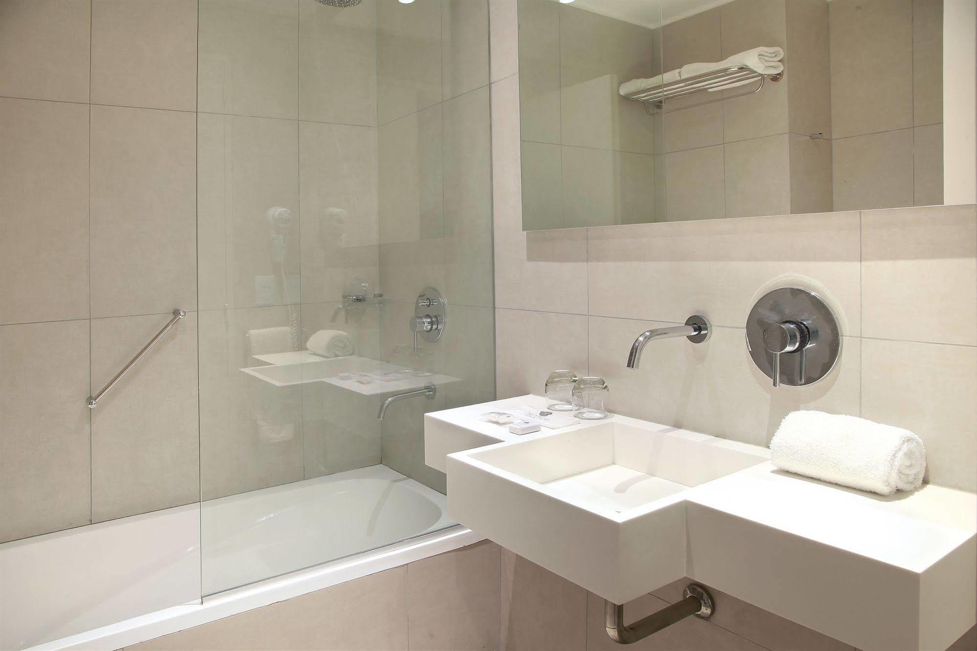 Hotel Dazzler By Wyndham Palermo 4*