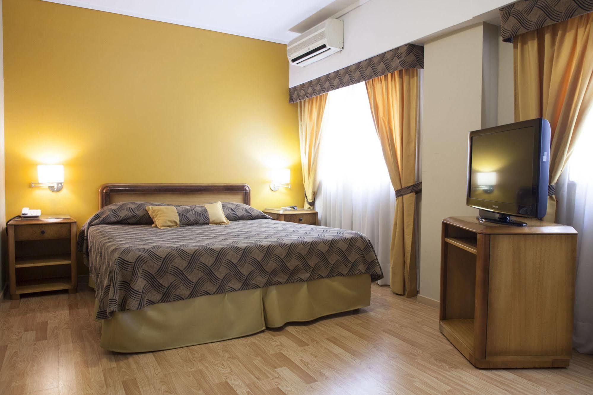 Tritone 3* Ciudad Autónoma de Buenos Aires
