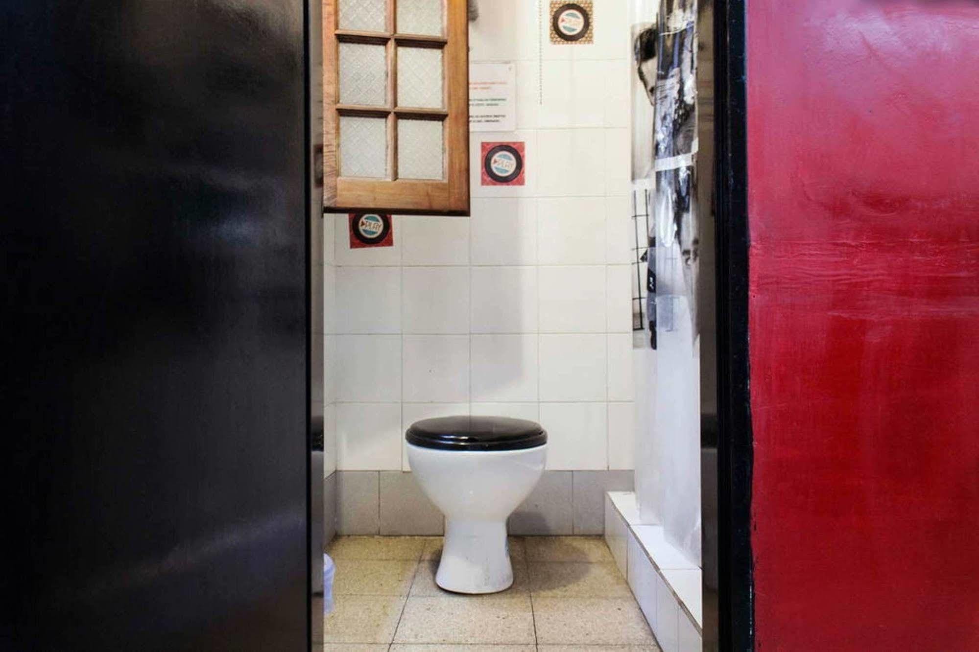 Play Soho Hostal *