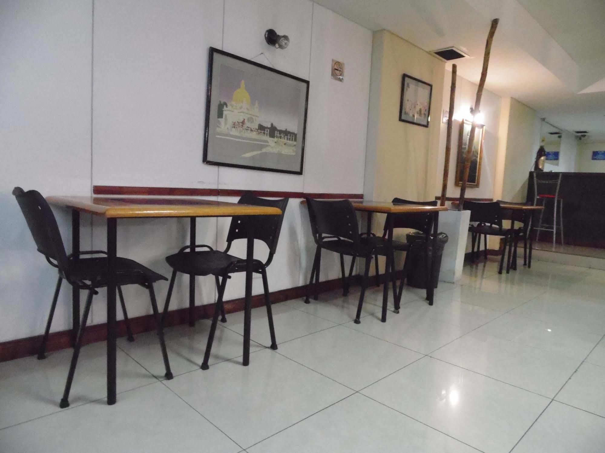 Adrazi Internacional 3* Buenos Aires