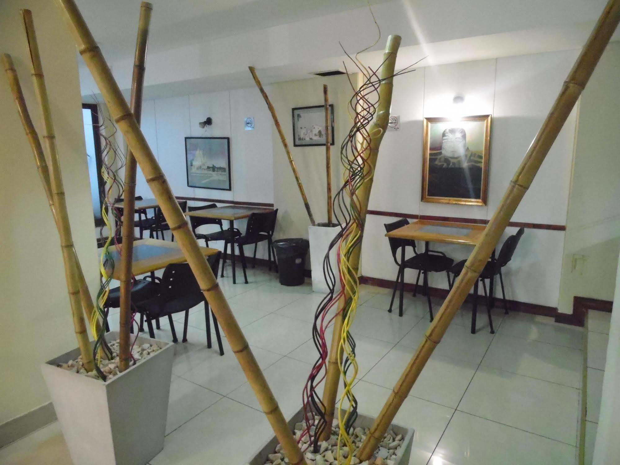 Adrazi Internacional Hotel 3*