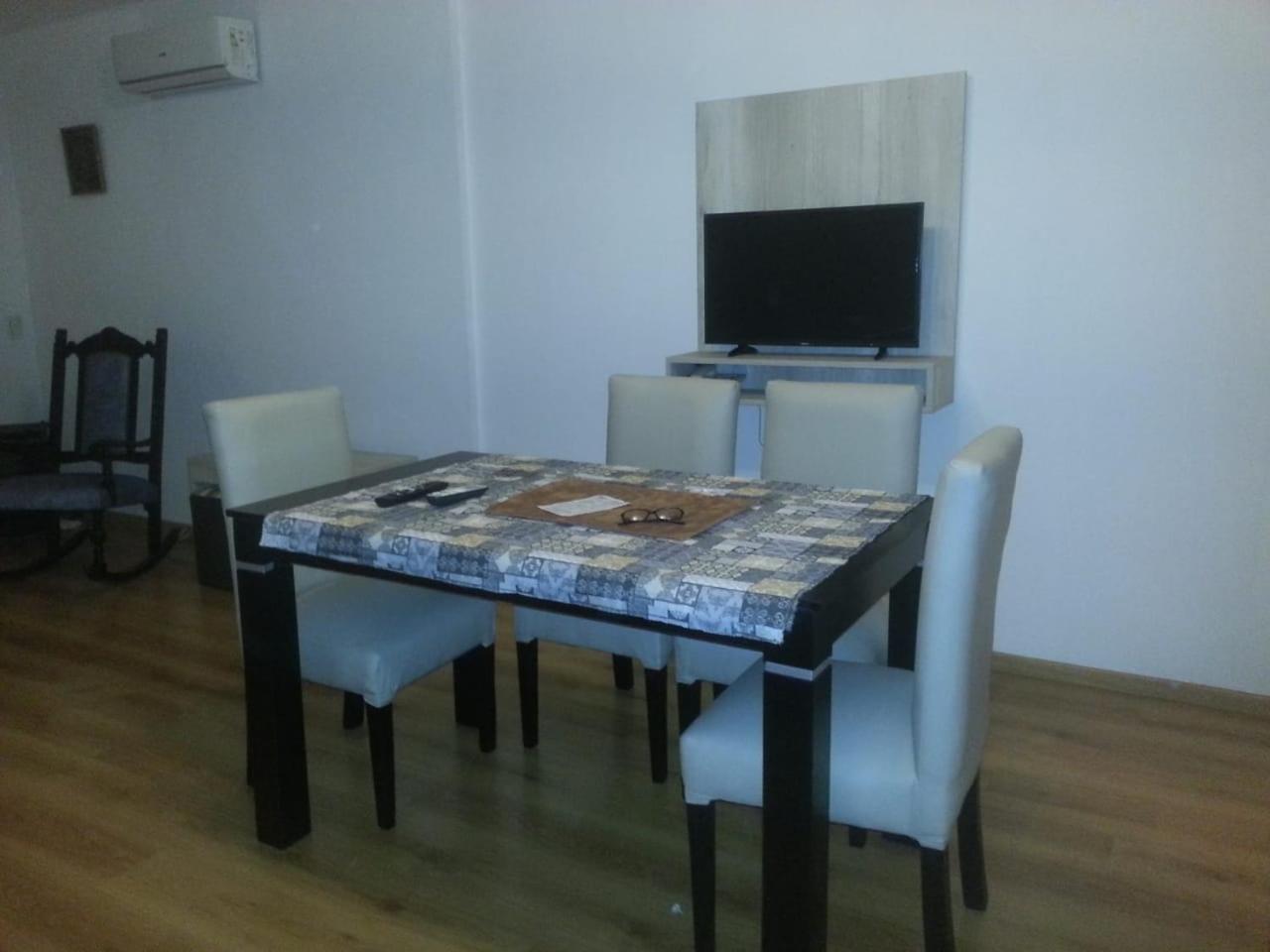 Apartamento Direccion : Bernardo De Irigoyen 630 *