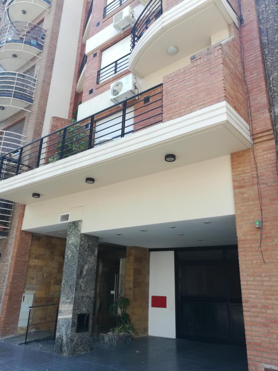 Monoambiente Amplio 2 Baños Luminoso Con Balcón Cercano A Hospital Italiano Y Shopping Abasto Almagro Apartamento *