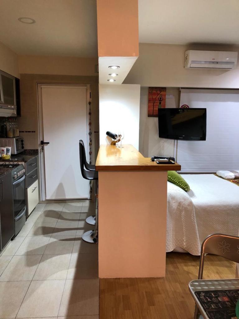Apartamento Monoambiente Amplio 2 Baños Luminoso Con Balcón Cercano A Hospital Italiano Y Shopping Abasto Almagro *