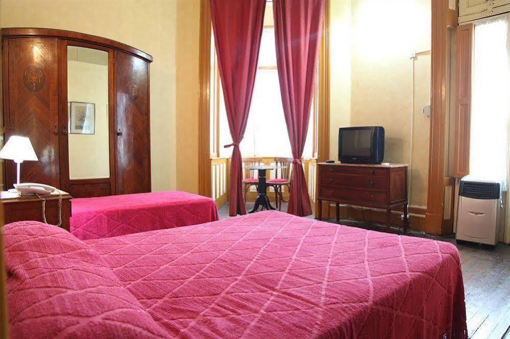 Reina Hotel