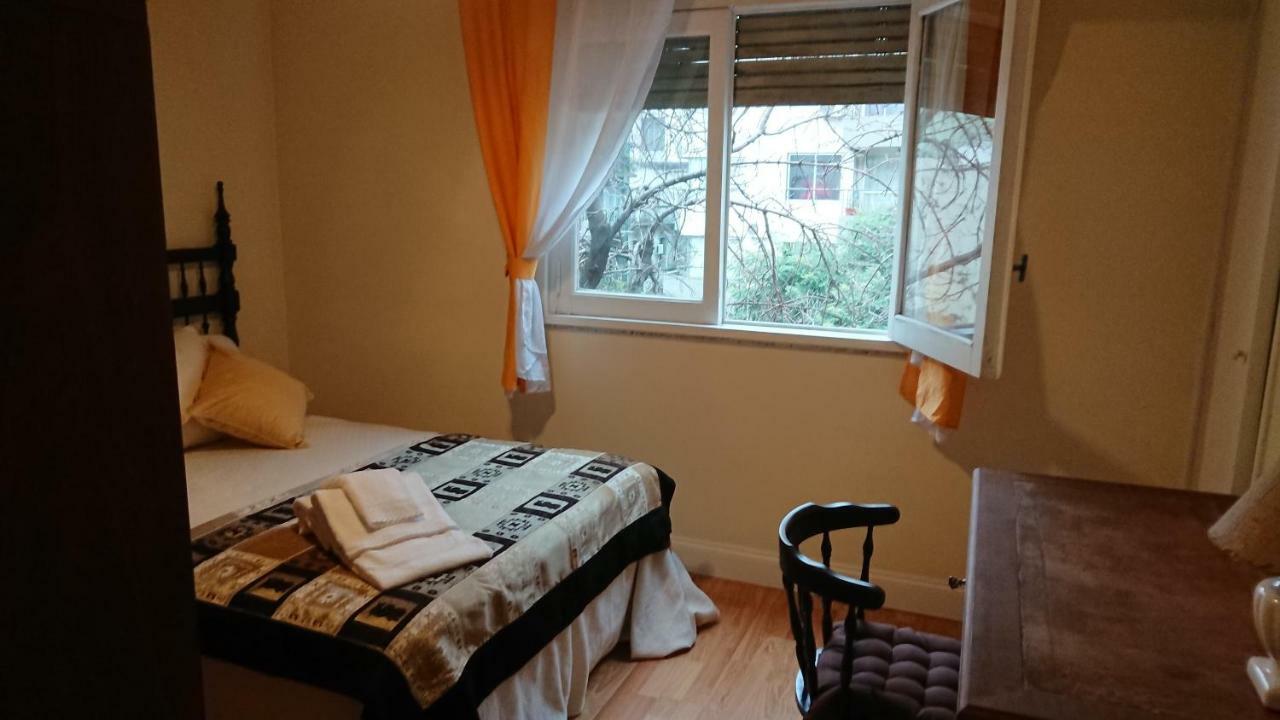 Excelente Departamento Con Balcon A La Calle Sobre Avenida * Buenos Aires