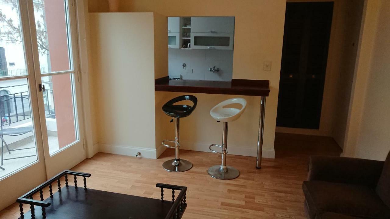 Apartamento Excelente Departamento Con Balcon A La Calle Sobre Avenida *